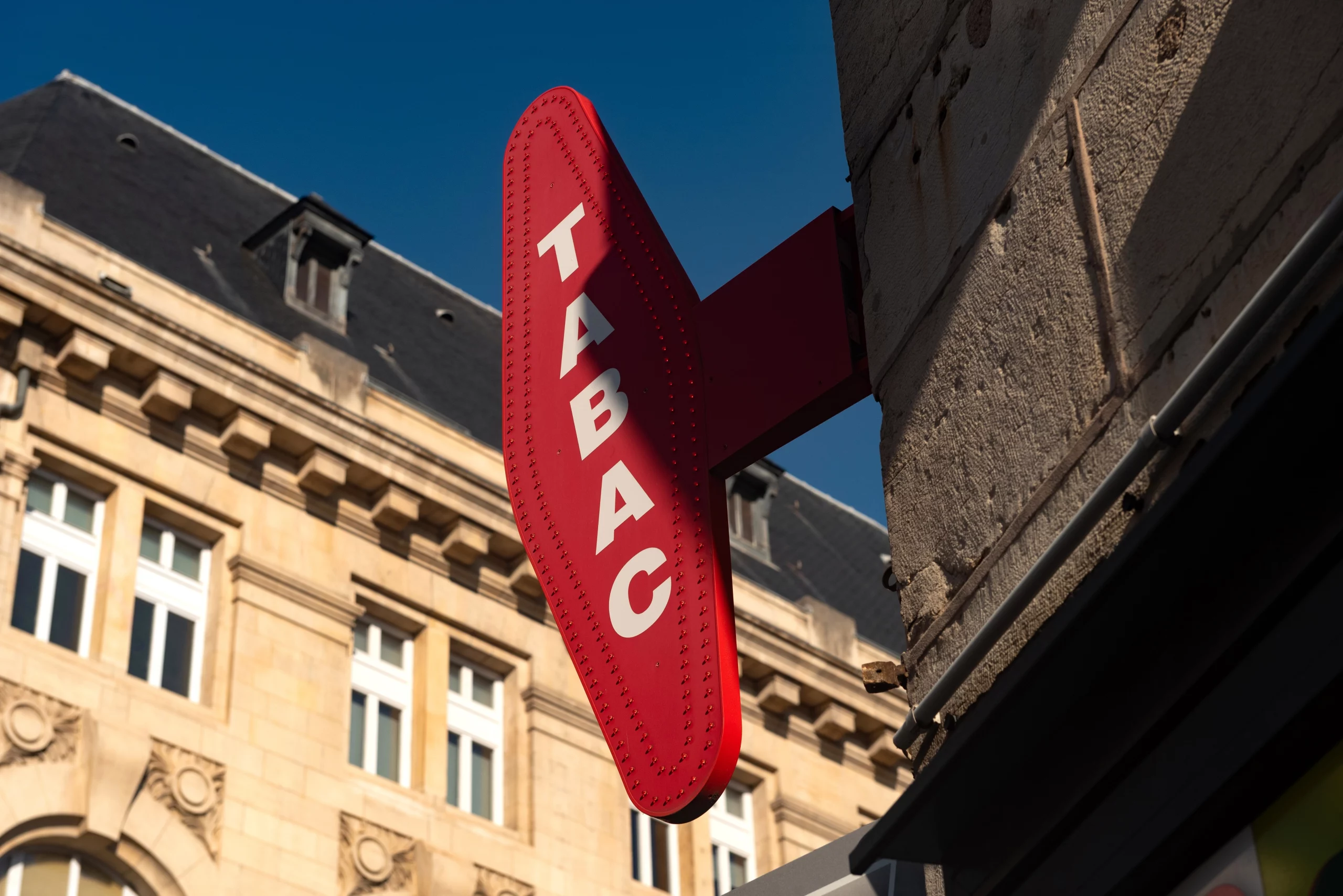 Devenir buraliste : comment russir cette reconversion ?