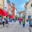 Rue commerçante, avec des commerces de proximité