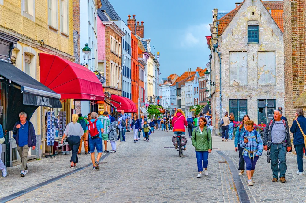 Rue commerçante, avec des commerces de proximité